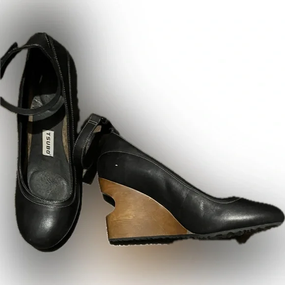 Tsubo Black High Heel Wedges with Ankle Strap - Picture 4 of 4